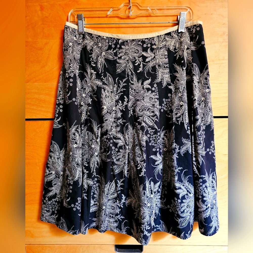 Black/cream floral skirt petite